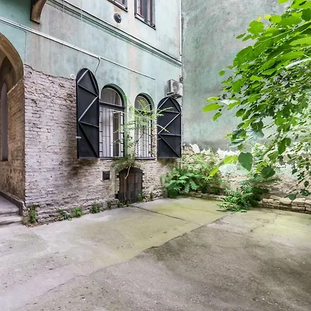 Own At Gozsdu * Budapest